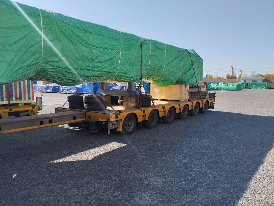 Транспортировка охлаждающего шнекового конвейера под тентом из Китая через пункт Алашанькоу